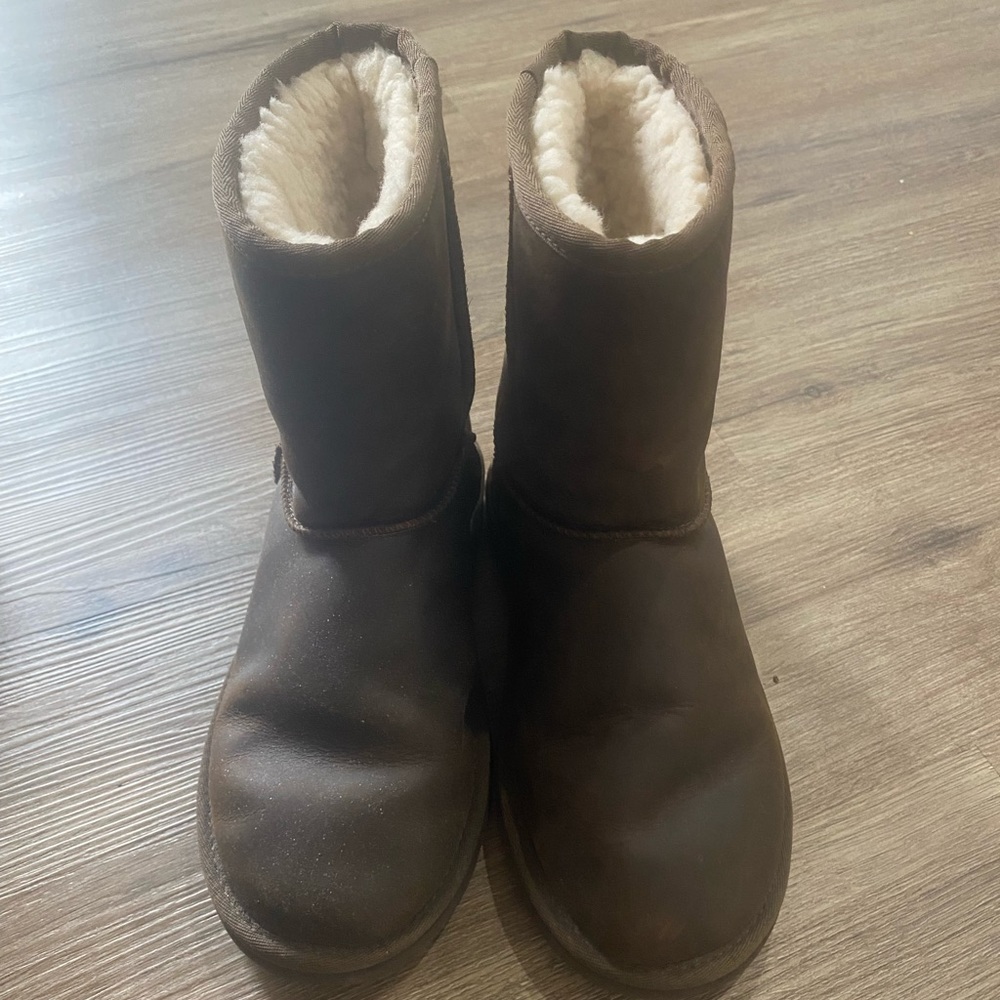 UGG short brown leather Kids US 4